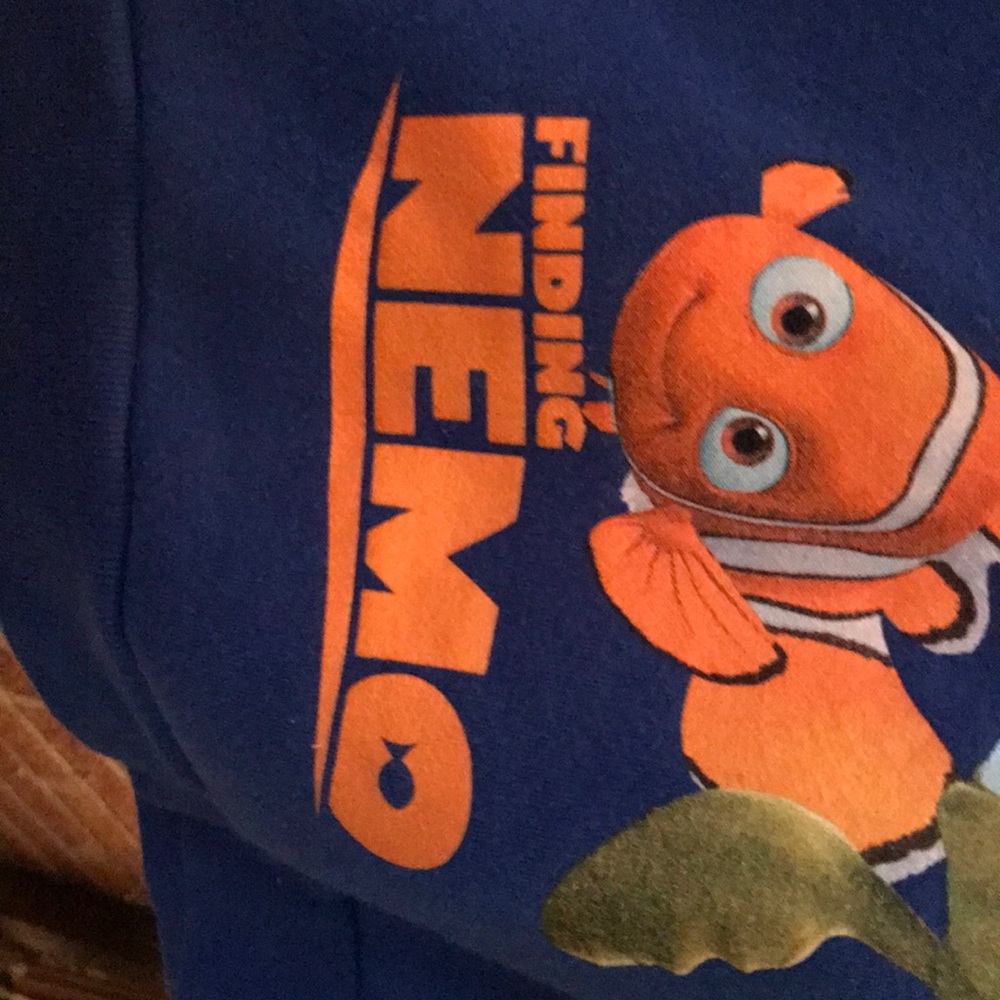 DISNEY SWEATSHIRT/FINDING NEMO/ euc🌸royal blue